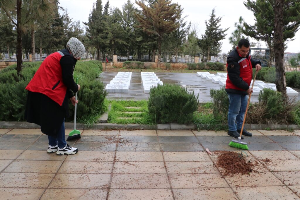 Kilis’te şehitliklerde bakım, onarım ve temizlik çalışması yapıldı