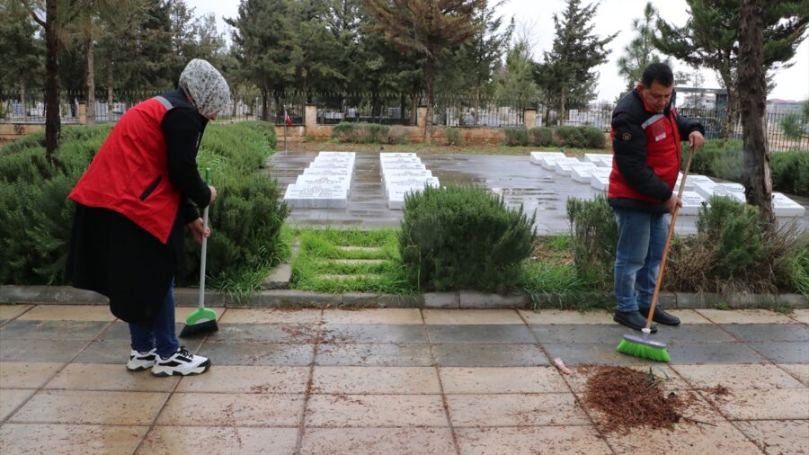Kilis’te şehitliklerde bakım, onarım ve temizlik çalışması yapıldı