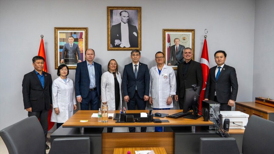 Kırgızistan Sağlık Bakanı Osmonov, Kırgız-Türk Dostluk Devlet Hastanesini ziyaret etti