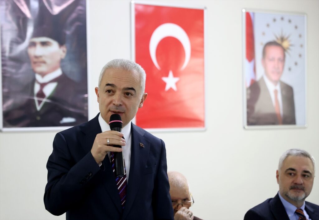 Kırklareli Valisi Turan, huzurevi sakinleriyle bayramlaştı