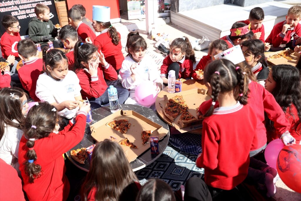 Kırklareli’nde çocuklara özel tekne orucu iftarı düzenlendi