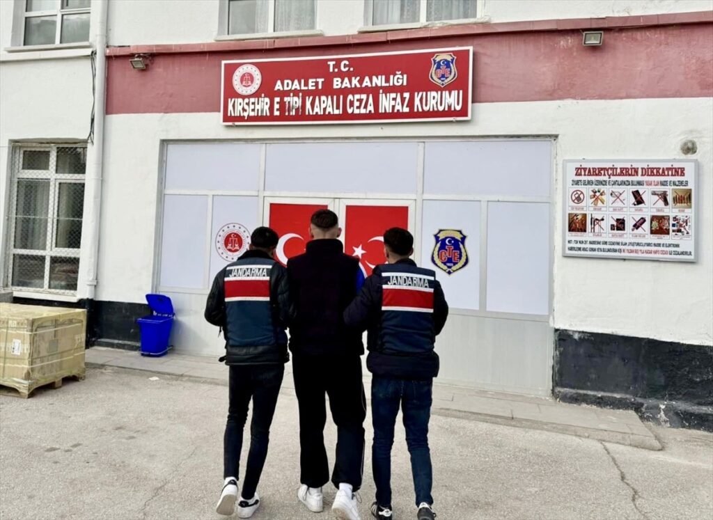 Kırşehir’de cezaevinden izinli çıkan hükümlü uyuşturucu operasyonunda yakalandı