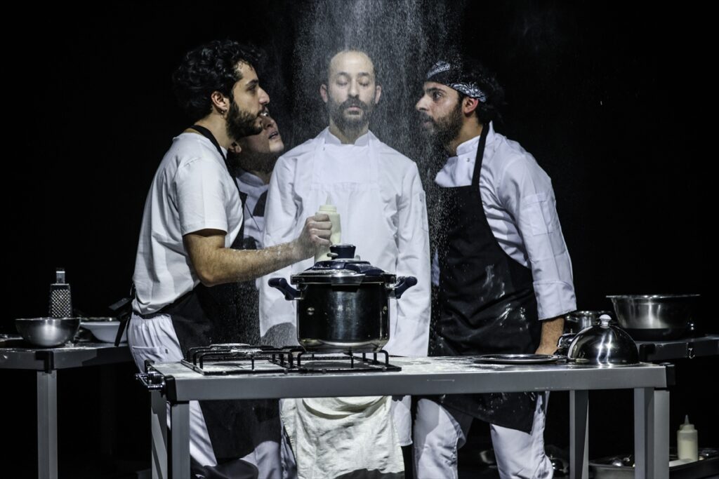 “Kısık Ateşte Düdüklü Tencere” oyunu bu sezon sahnelere veda ediyor