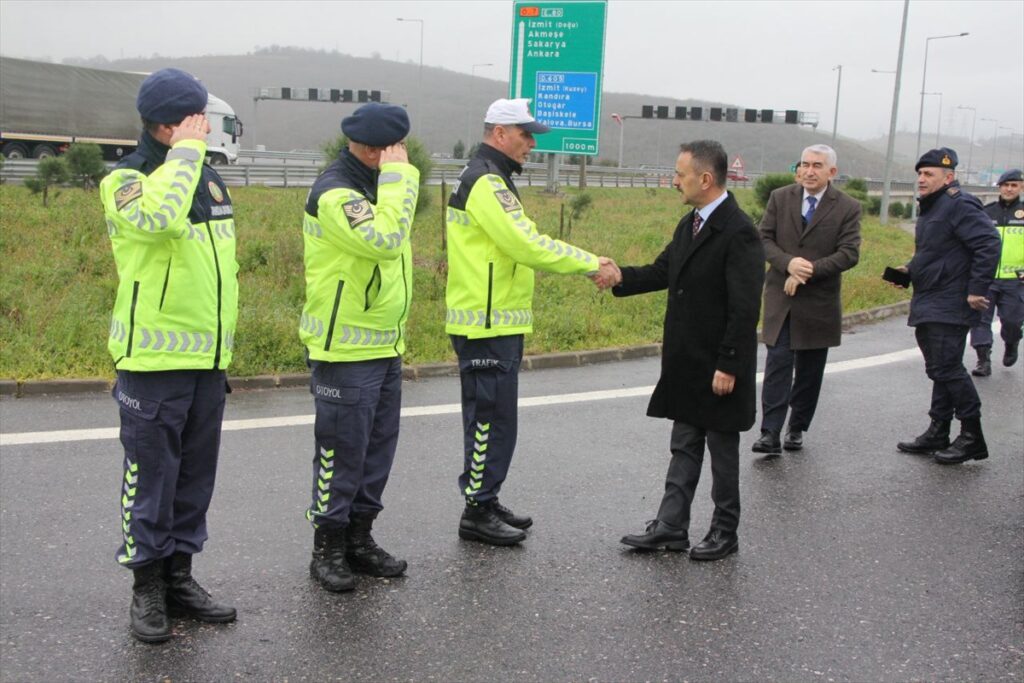 Kocaeli Valisi Aktaş, bayram trafiği tedbirlerini denetledi: