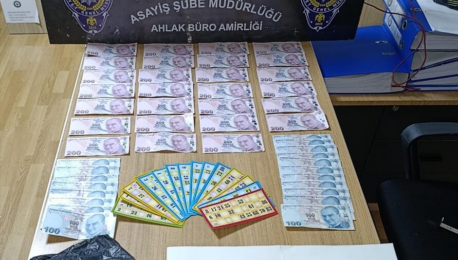 Kocaeli’de kumar oynayan 8 kişiye 92 bin 832 lira ceza kesildi