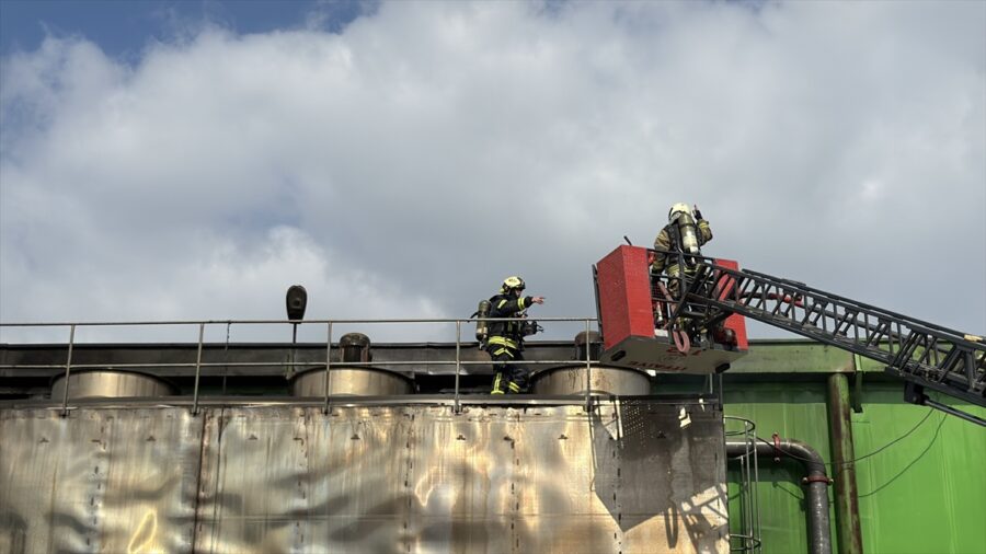 Kocaeli’de sunta fabrikasında çıkan yangın söndürüldü