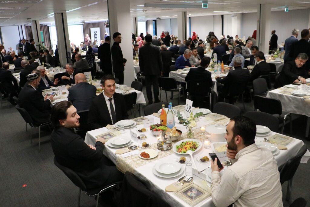 Köln’de İslam Toplumu Milli Görüş Teşkilatı iftar programı düzenlendi