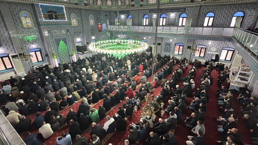 Konya ve çevre illerde bayram namazı kılındı