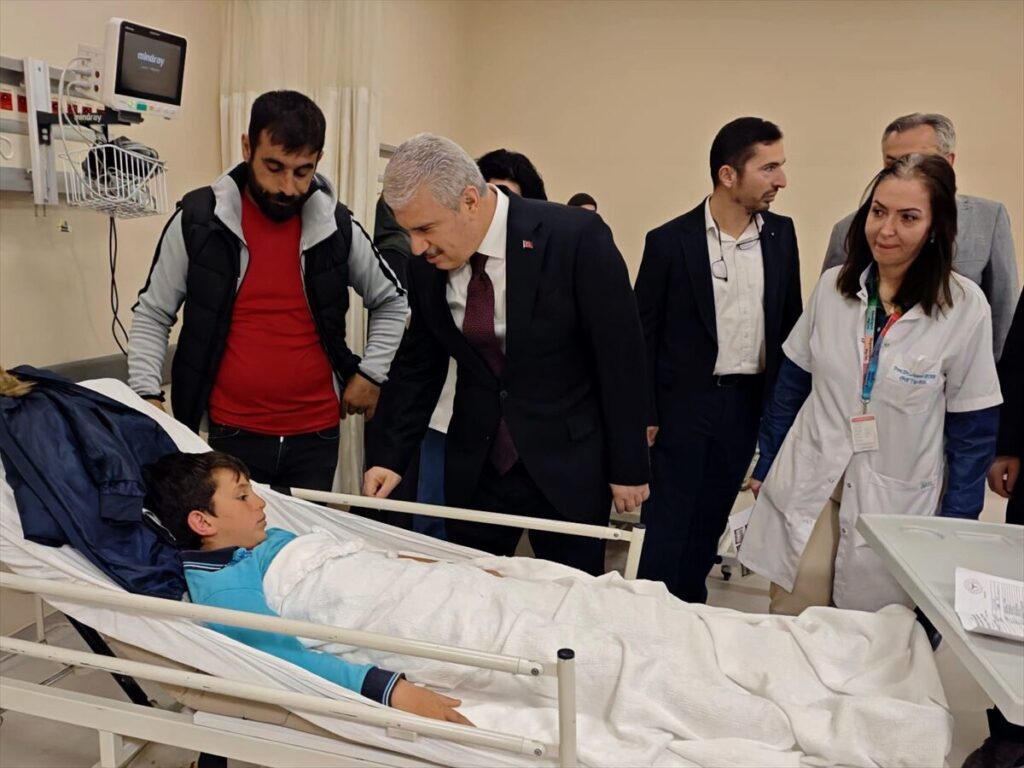 Konya’da öğrenci servisi ile belediye otobüsü çarpıştı, 26 kişi yaralandı