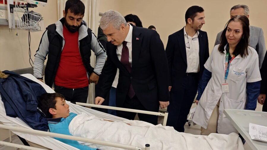 Konya’da öğrenci servisi ile belediye otobüsü çarpıştı, 26 kişi yaralandı