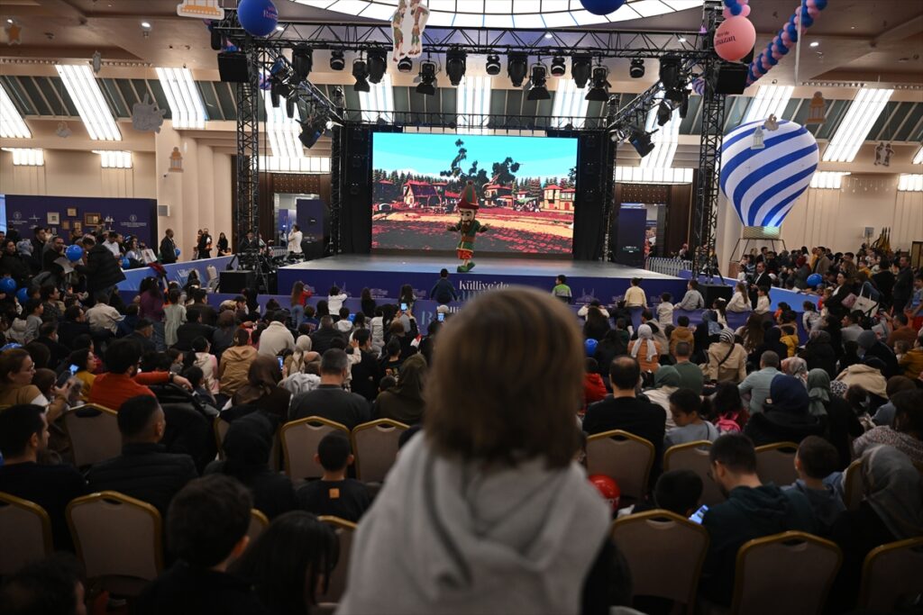 “Külliye’de Ramazan” etkinliklerinde “Hay Hak Hacivat-Karagöz Müzikali” sahnelendi