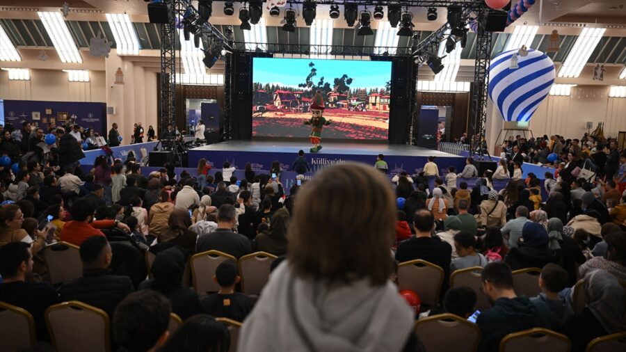 “Külliye’de Ramazan” etkinliklerinde “Hay Hak Hacivat-Karagöz Müzikali” sahnelendi