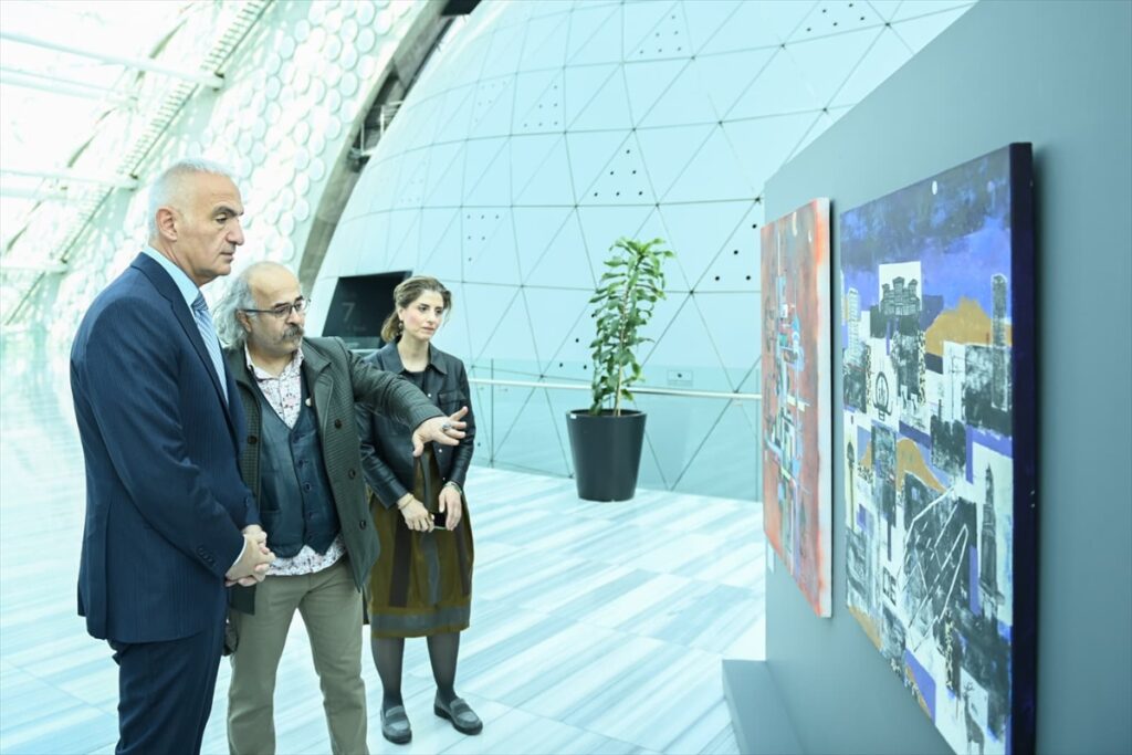 Kültür ve Turizm Bakanı Ersoy “Başkent Ankara” sergisini ziyaret etti