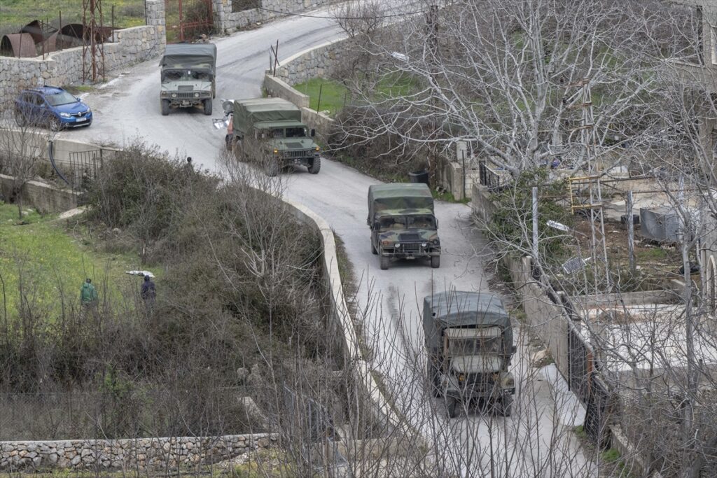 Lübnan ordusu Suriye sınırındaki Şeba beldesinin içlerine doğru çekilmeye başladı