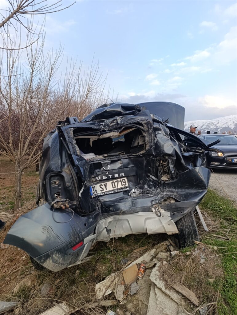 Malatya’da otomobil ile kamyon çarpıştı, 1 kişi öldü, 1 kişi yaralandı