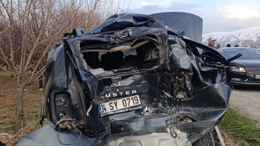 Malatya’da otomobil ile kamyon çarpıştı, 1 kişi öldü, 1 kişi yaralandı