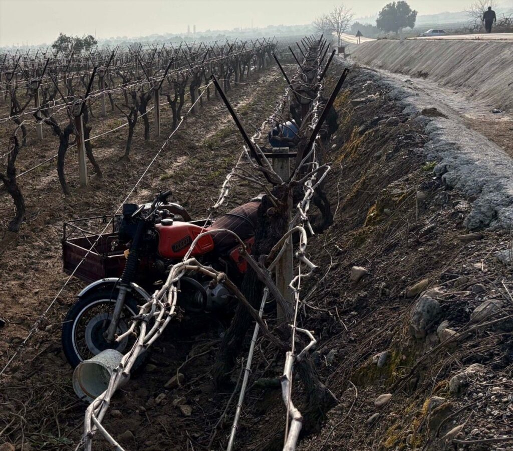 Manisa’da devrilen motosikletin sürücüsü öldü