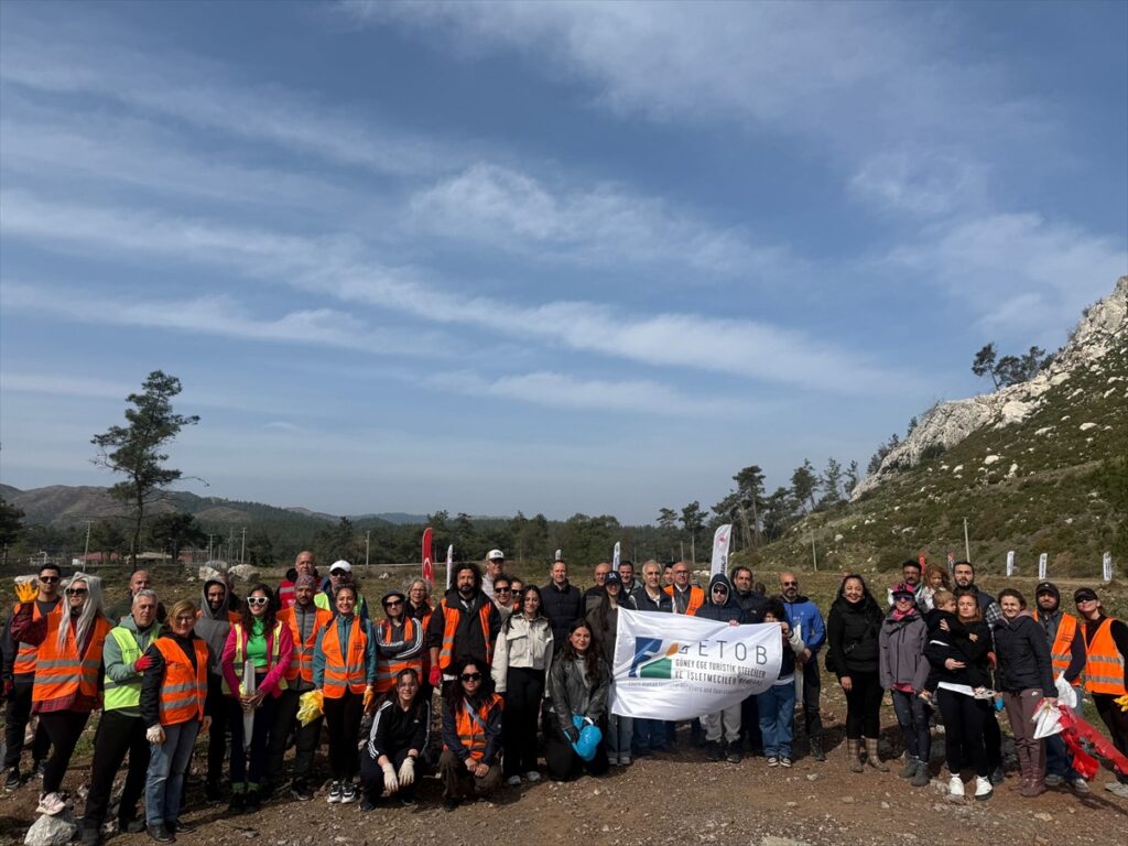 Marmaris’te otelciler yanan orman alanlarına fidan dikti