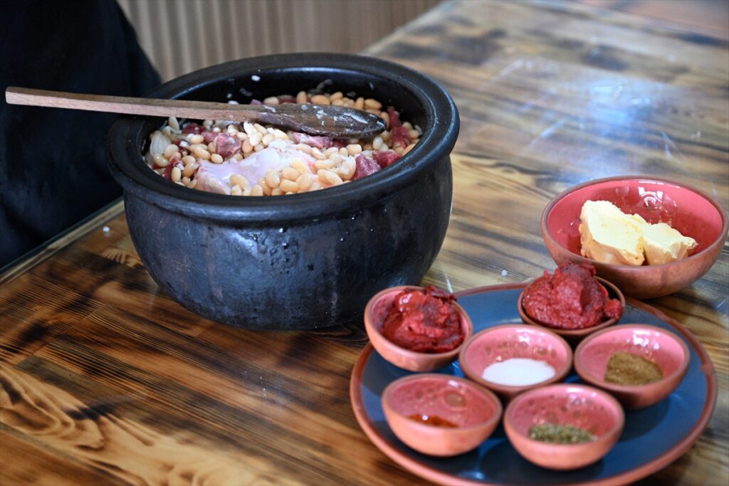 MEMLEKET SOFRASI – Güveçte kuru fasulye