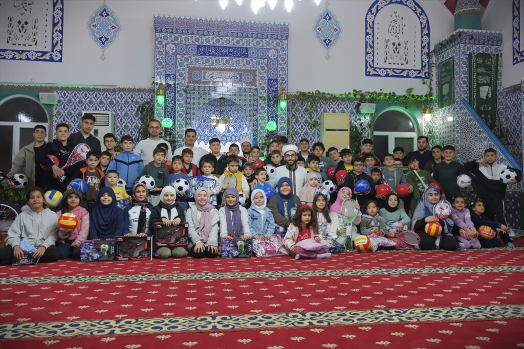 Mersin’de “Camide çocuk sesi, ramazan neşesi” projesi kapsamında 250 çocuğa ödül verildi