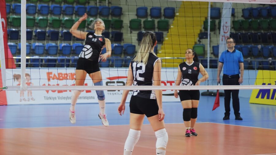 Mersin’de “Evinin Sultanları Voleybol Turnuvası” başladı