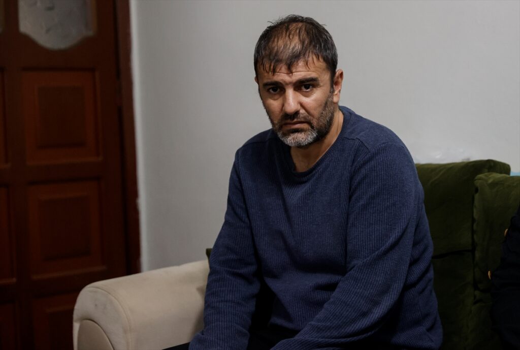 Mersin’de kavga sırasında evinin önünde merminin isabet etmesiyle ölen kadının evinde yas hakim