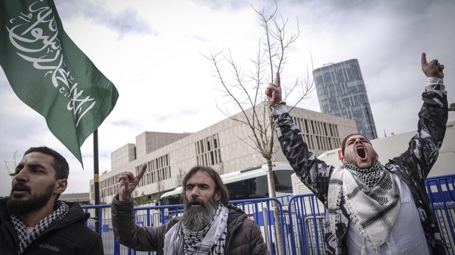 Mescid-i Aksa’nın kapatılması ve İran’a yönelik saldırılar ABD Büyükelçiliği önünde protesto edildi