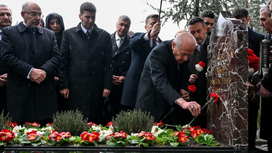 MHP Genel Başkanı Bahçeli, Alparslan Türkeş’in kabrini ziyaret etti: