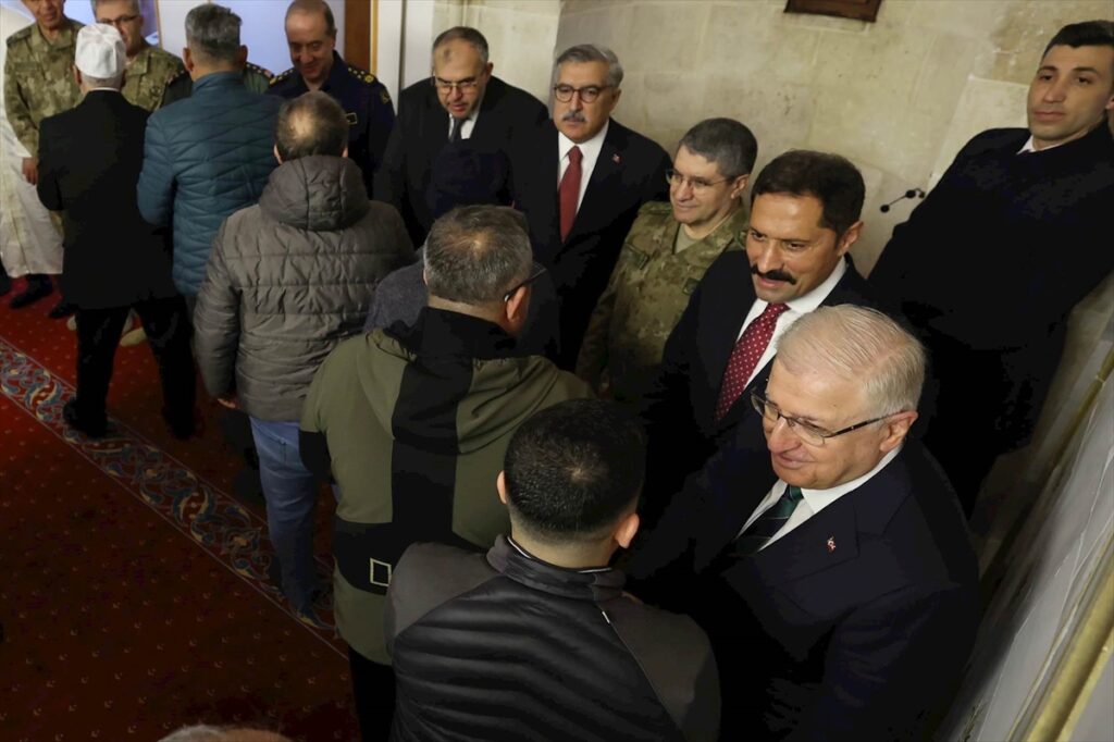 Milli Savunma Bakanı Güler, bayram namazını Hatay’da kıldı