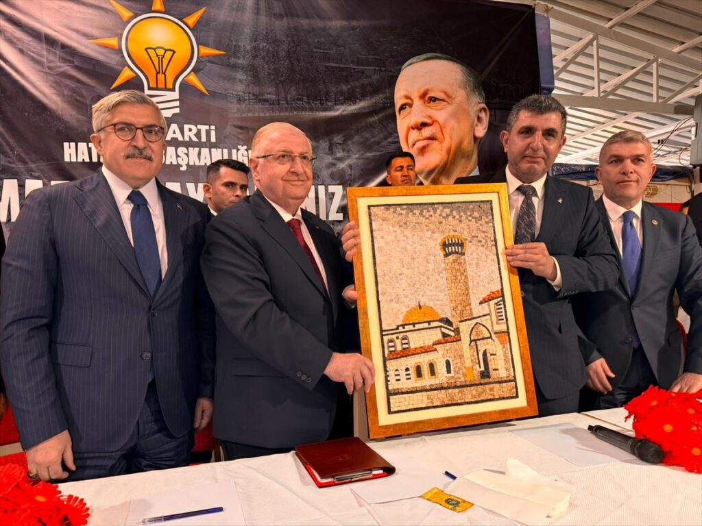 Milli Savunma Bakanı Yaşar Güler, Hatay’da bayramlaşma programına katıldı: