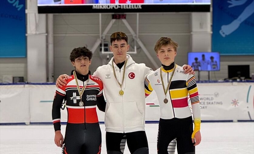 Milli sürat patenci İlyas Karadağ memleketi Erzurum’da çiçeklerle karşılandı