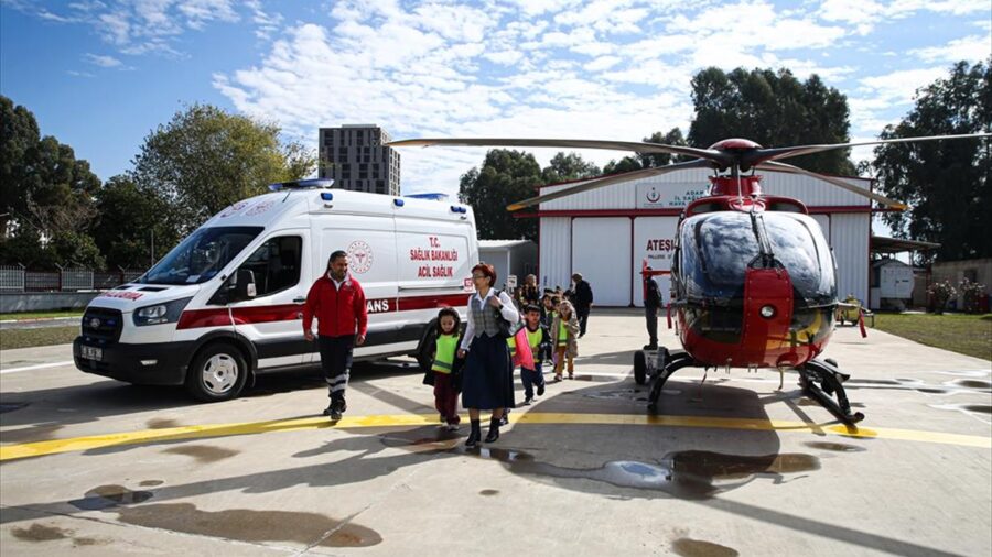“Minik 112” projesiyle çocuklar, acil sağlık hizmetlerinin önemini öğreniyor