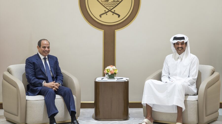 Mısır Cumhurbaşkanı Sisi, çalışma ziyareti kapsamında Katar’ın başkenti Doha’ya gitti