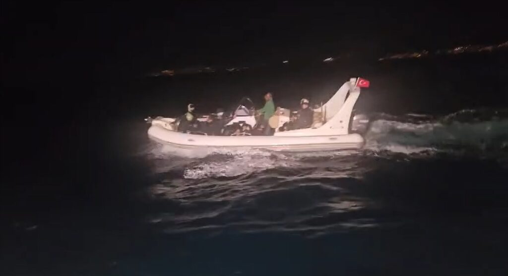 Muğla açıklarında 21 düzensiz göçmen yakalandı