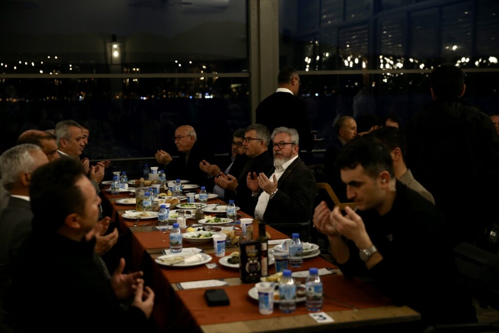 Muğla Valisi Akbıyık turizmcilerle iftarda buluştu