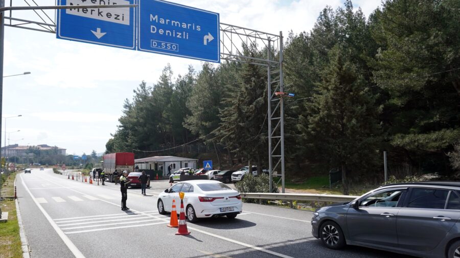 Muğla’da bayram trafiği yoğunluğu başladı