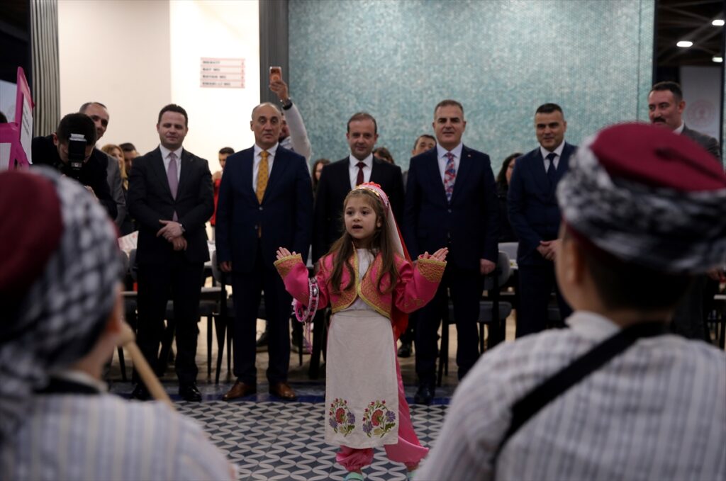 Muğla’da hat, tezhip ve ebru eserlerinden oluşan sergi açıldı