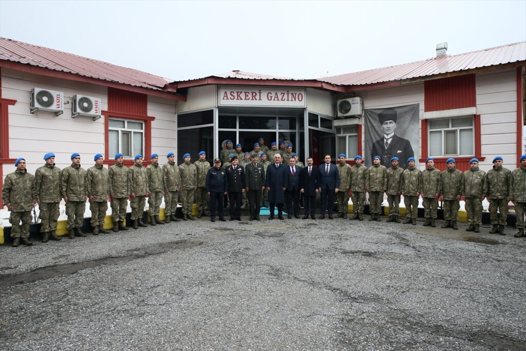 Muş Valisi Çakır, güvenlik güçlerinin bayramını kutladı