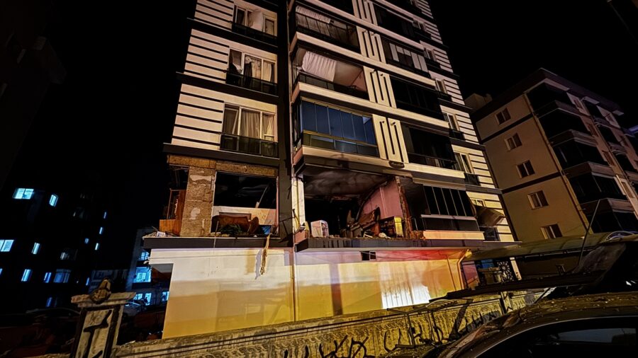 Niğde’de bir apartmandaki doğal gaz patlamasında 12 kişi yaralandı