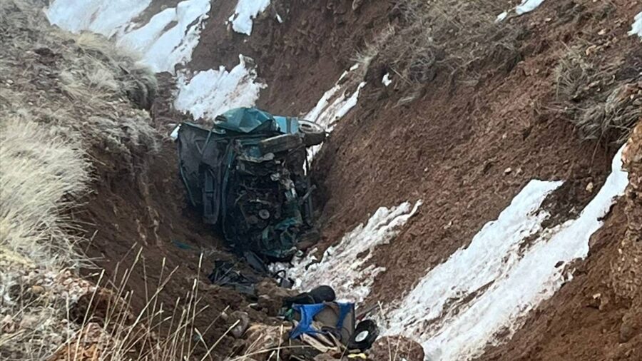 Niğde’de şarampole devrilen otomobildeki 2 kişi öldü, 2 kişi yaralandı