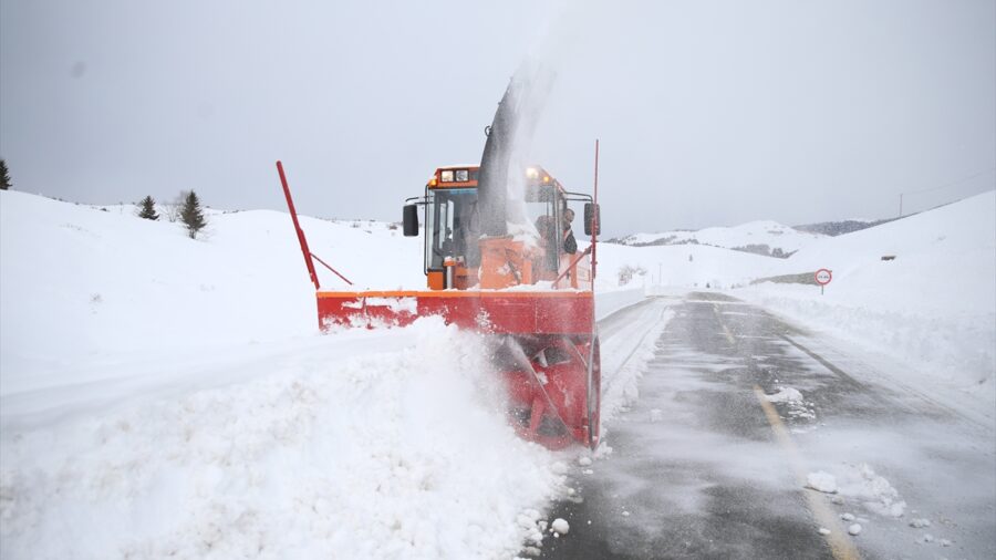 Ordu’da karla mücadele çalışmaları devam ediyor