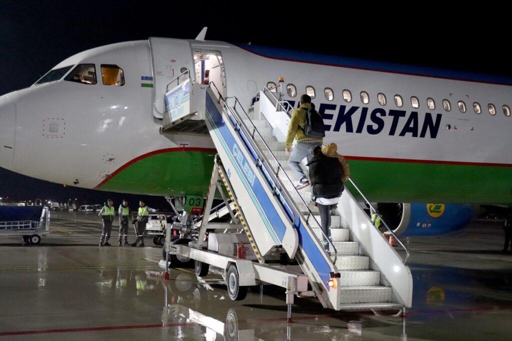 Özbekistan’da misafir edilecek depremzedeler Hatay’dan uğurlandı