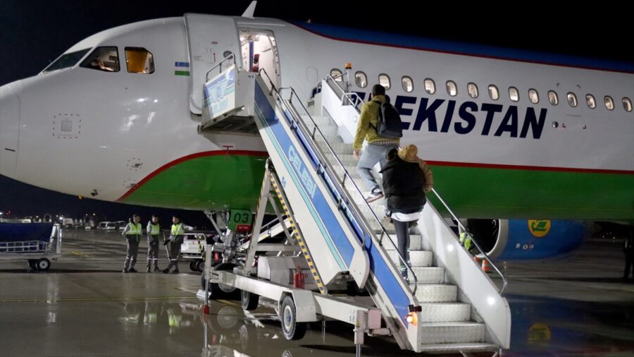 Özbekistan’da misafir edilecek depremzedeler Hatay’dan uğurlandı