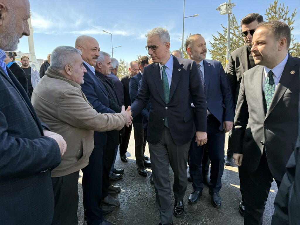 Sağlık Bakanı Memişoğlu, Ardahan’da ziyaretlerde bulundu