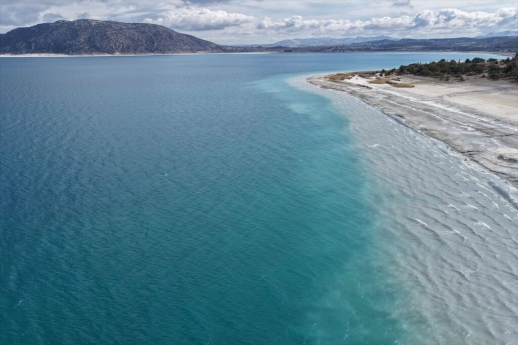 Salda’nın su seviyesi yükseldi, kuruyan Akgöl ve Yarışlı gölleri yeniden su tuttu