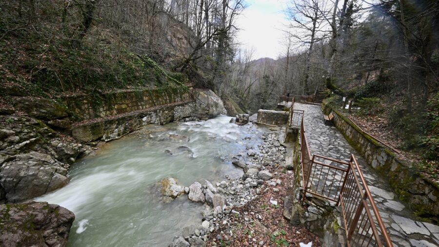 Samandere Şelalesi’nin debisi eriyen karla yükseldi