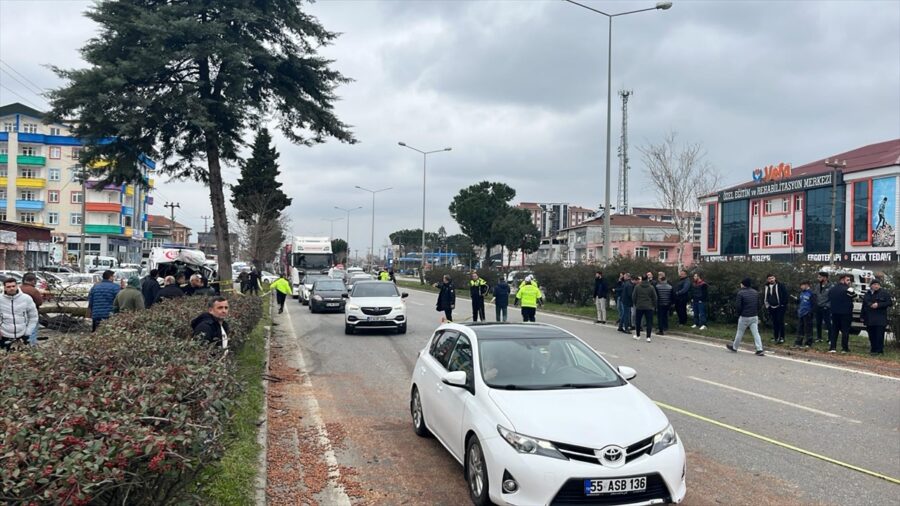 Samsun’da ambulans kamyona çarptı, 1 kişi öldü, 3 kişi yaralandı