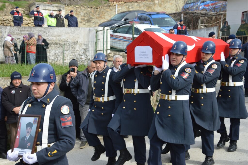 Samsun’da vefat eden Kıbrıs gazisi askeri törenle toprağa verildi