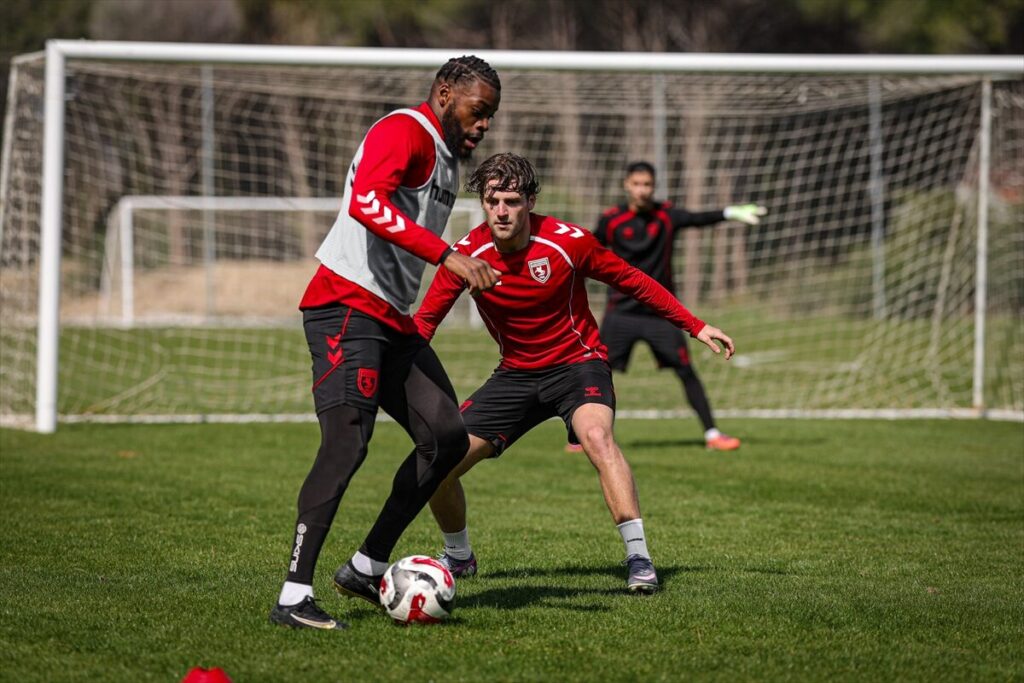 Samsunspor, Fenerbahçe maçının hazırlıklarına Antalya’da başladı