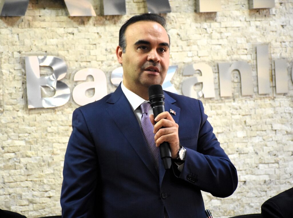 Sanayi ve Teknoloji Bakanı Kacır, Aksaray’da AK Parti İl Başkanlığı ziyaretinde konuştu: